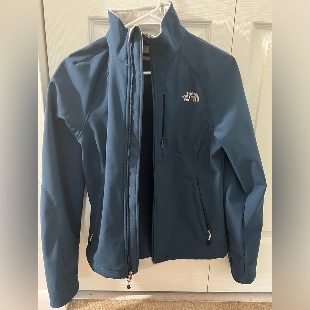 Small Women’s Light Blue NorthFace TNF Apex Jacket